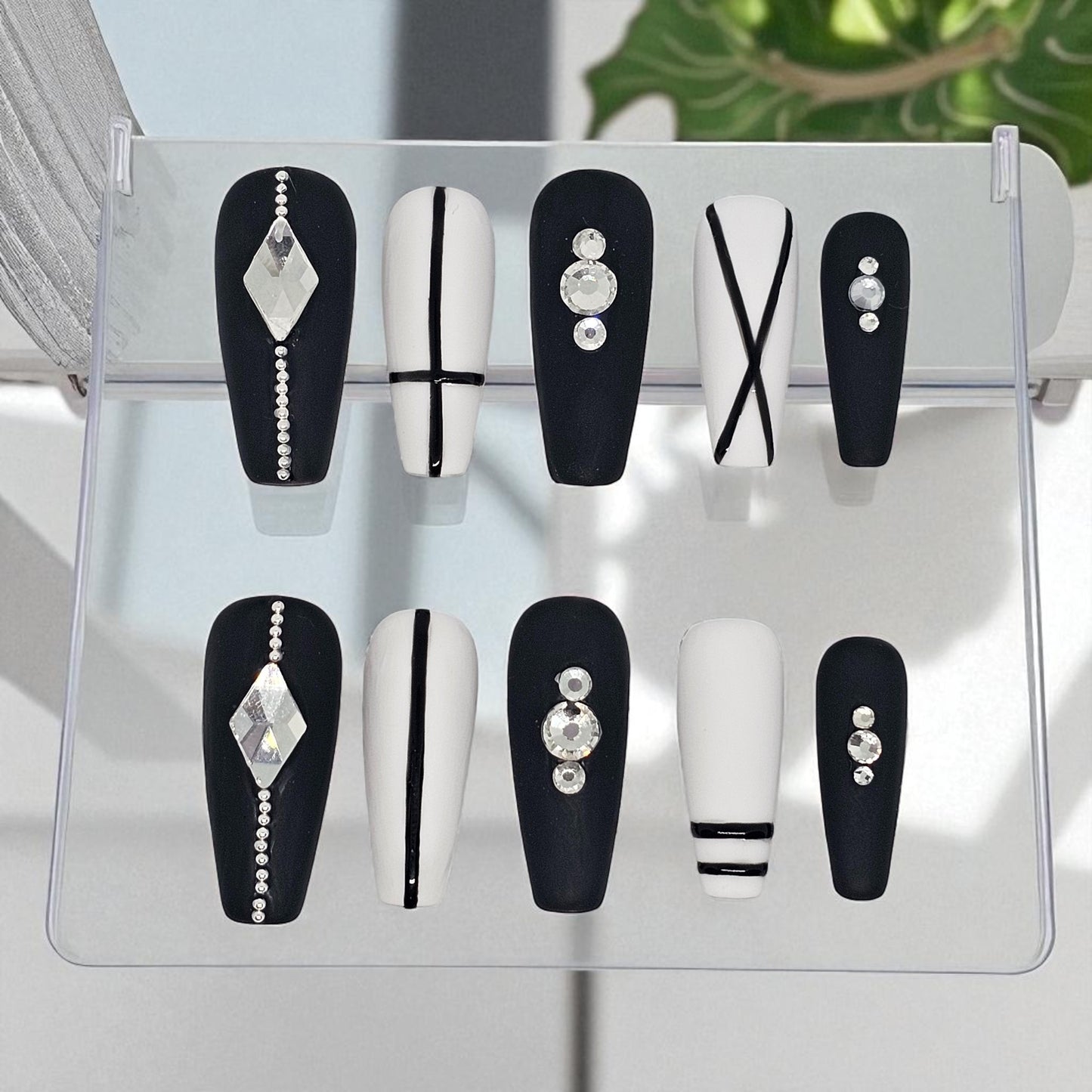 Glam Noir Press On Nails