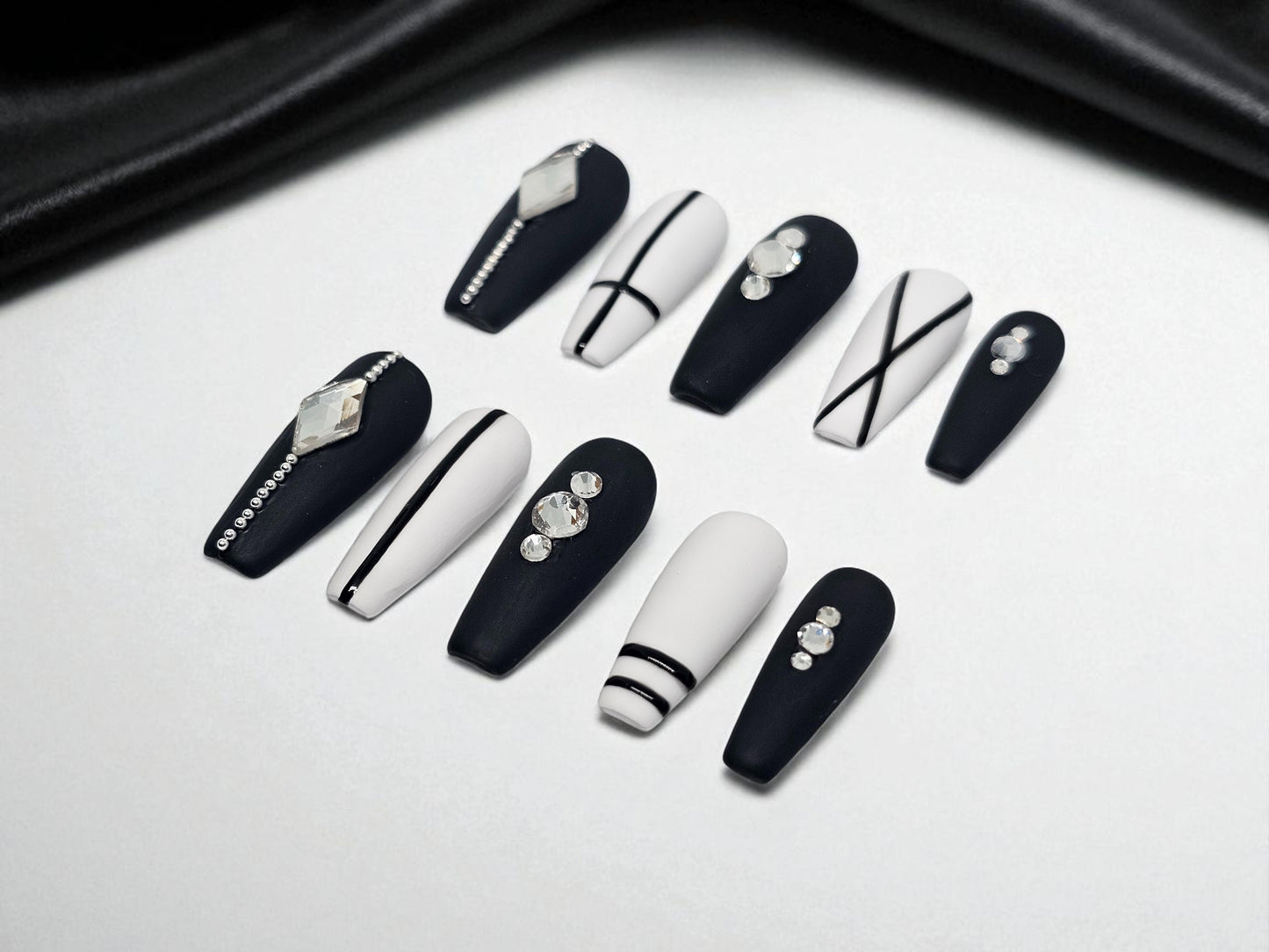 Glam Noir Press On Nails