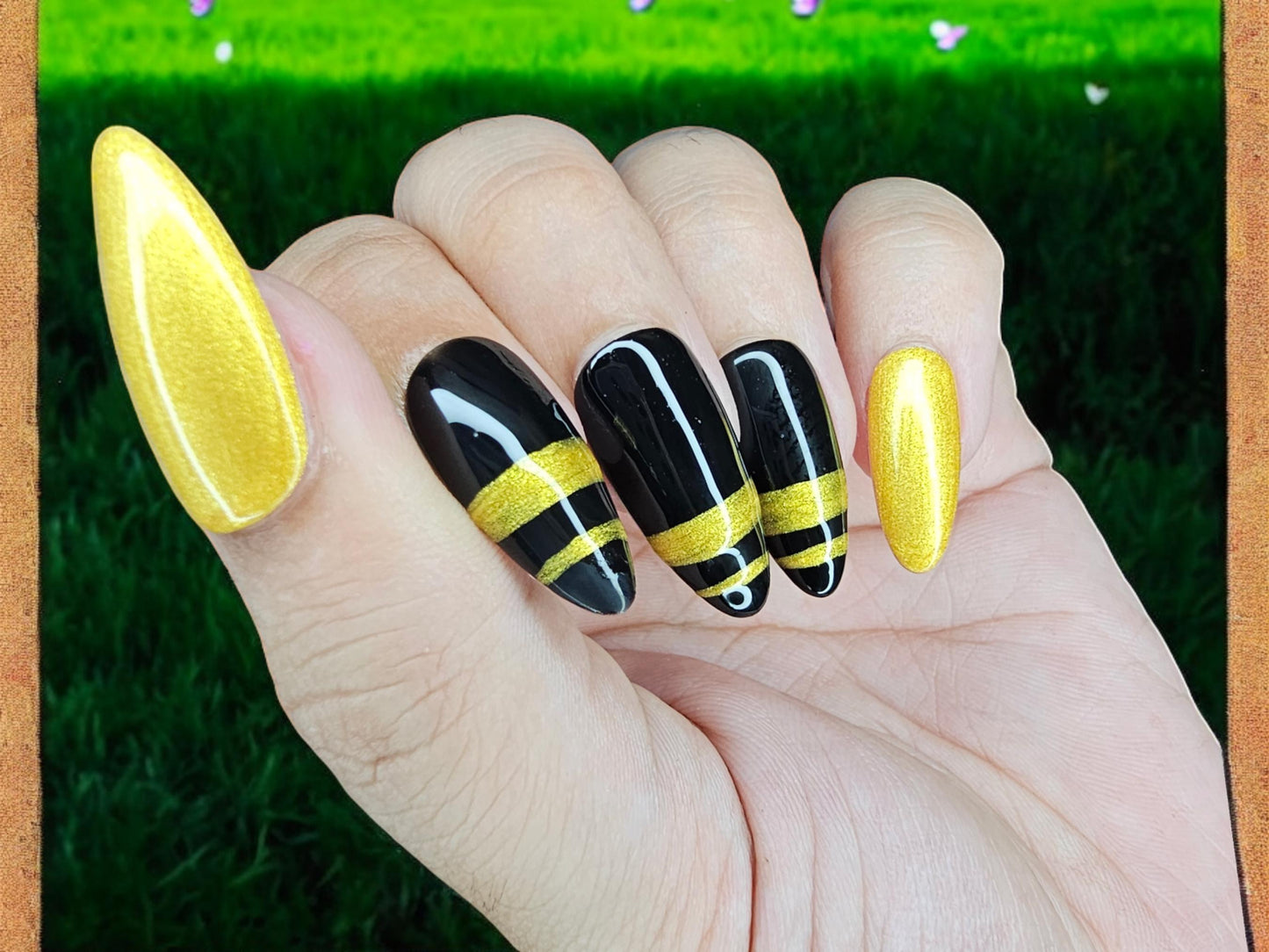 Touchdown Tips Black & Yellow Fans Press On Nails