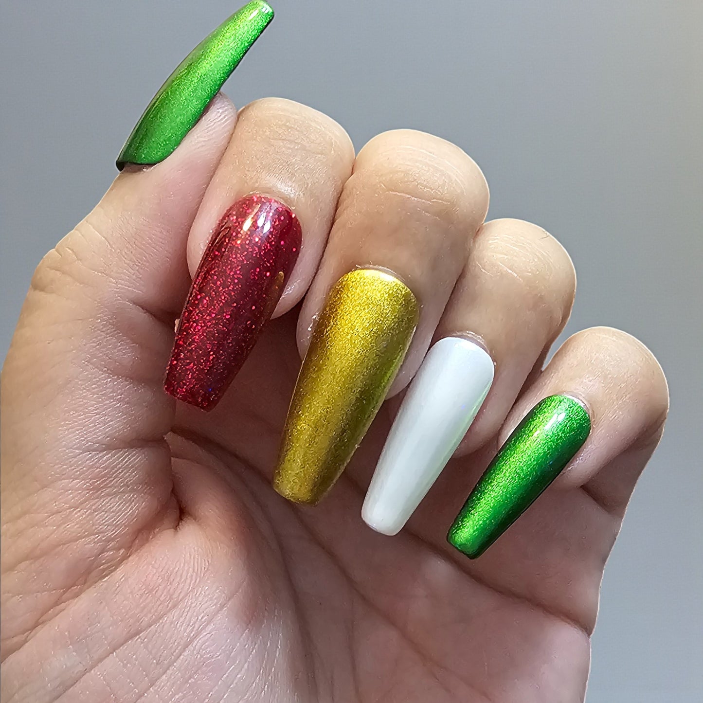 Mistletoe Metallics Press On Nails