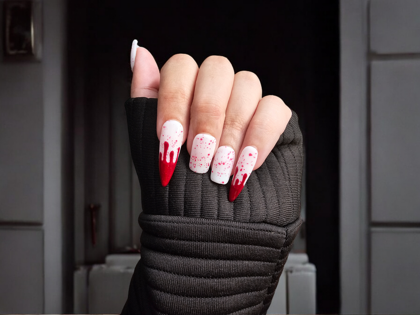 Gruesome Vampire Fangs Press On Nails