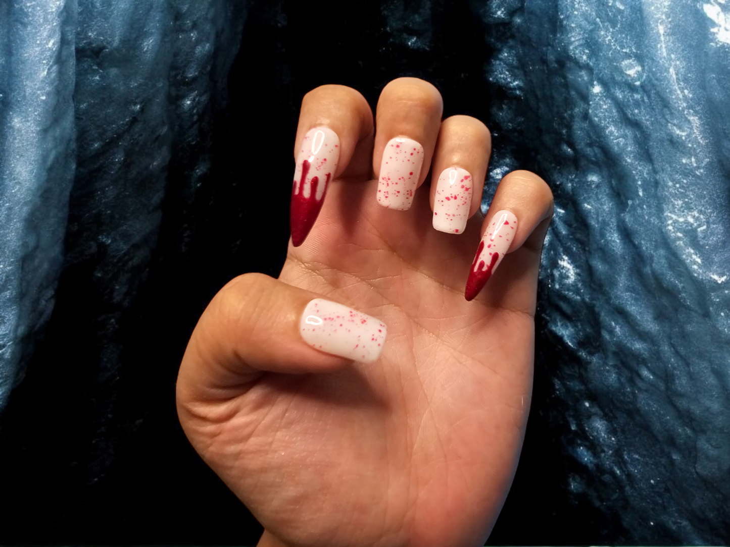 Gruesome Vampire Fangs Press On Nails