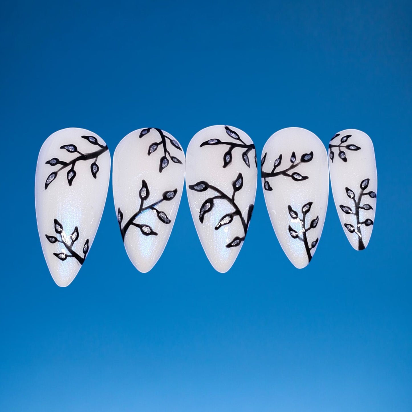 Gleaming Branches Press On Nails